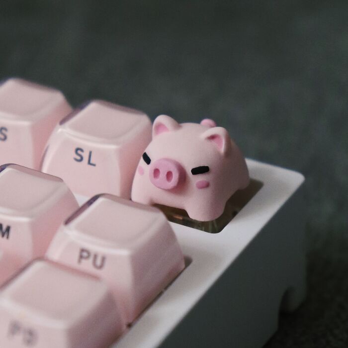 Art In Touch: Elena's Detailed Keycaps (20 Pics)