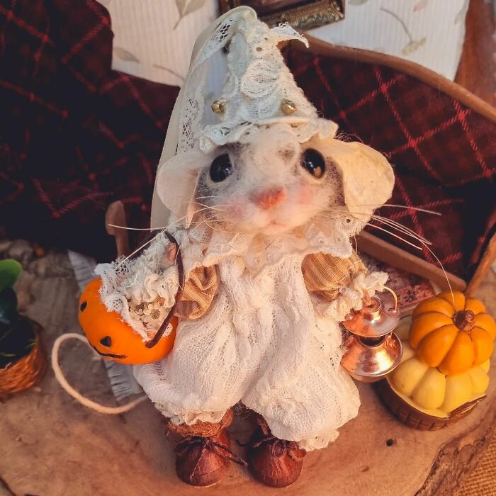 This Artist Makes Adorable Felted Wool Mice That Look Like They Came Out Of A Fairy Tale