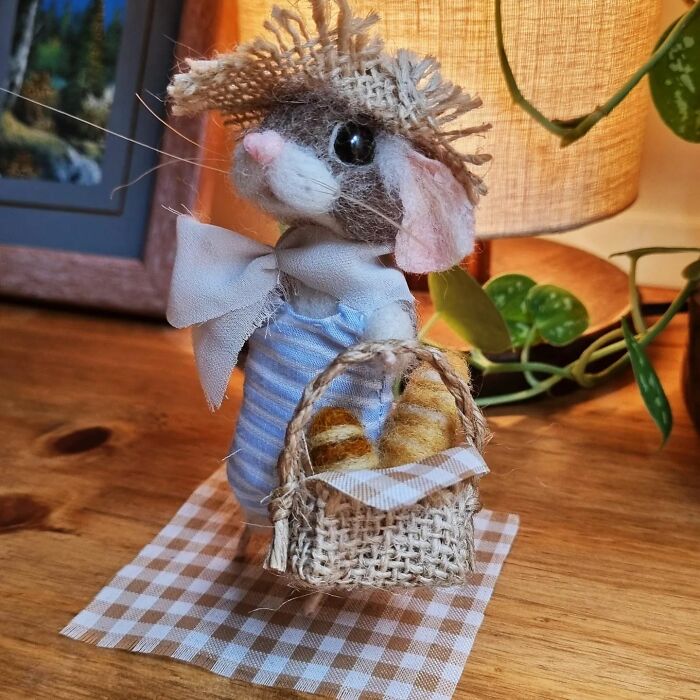 This Artist Makes Adorable Felted Wool Mice That Look Like They Came Out Of A Fairy Tale