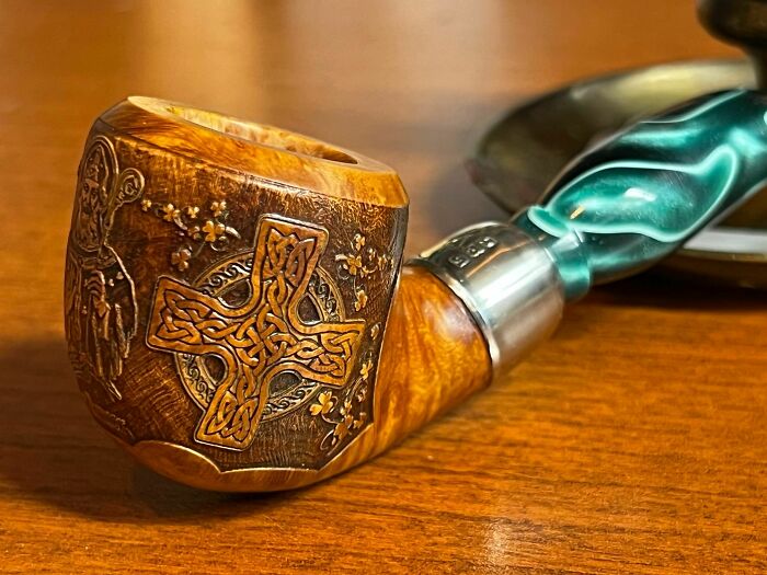 These Handcrafted Saint-Inspired Pipes Are Carved And Painted To Perfection (30 Pics)