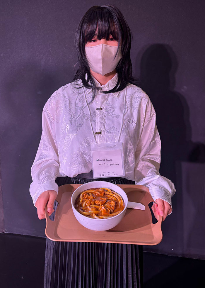 Person Who Foolishly Ordered Curry Udon While Wearing White Clothes