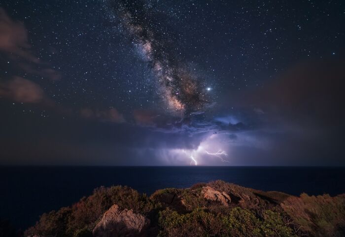 La belleza de la naturaleza, mención honorífica: Noche eléctrica, de Ivan Pedretti