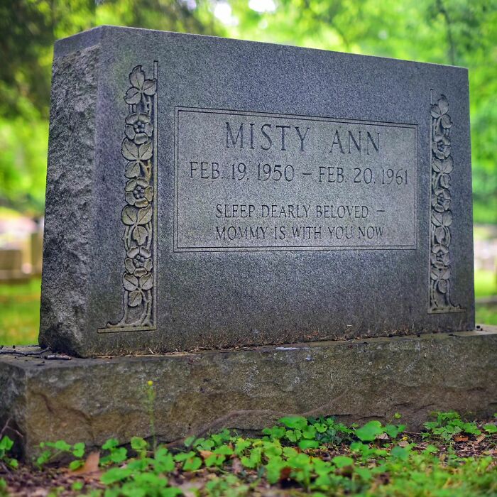 This Instagram Account Shows Us What Pet Cemeteries Tell Us About Human Emotions (23 Pics)