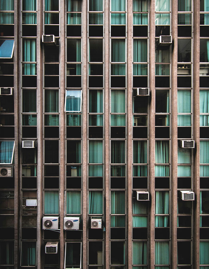 "Insane And Horrible!": Mom Forces Kids To Sit On 23rd-Floor AC Unit During Fight With Husband