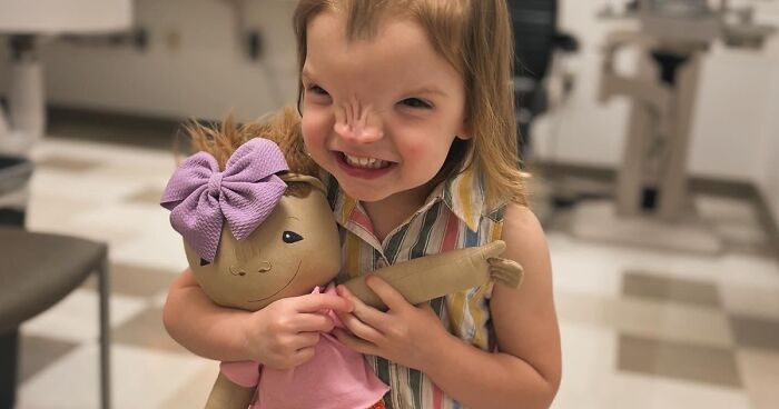 Woman Creates Dolls That Fit Each Child’s Needs While Representing Their Rare Health Conditions (26 New Pics)