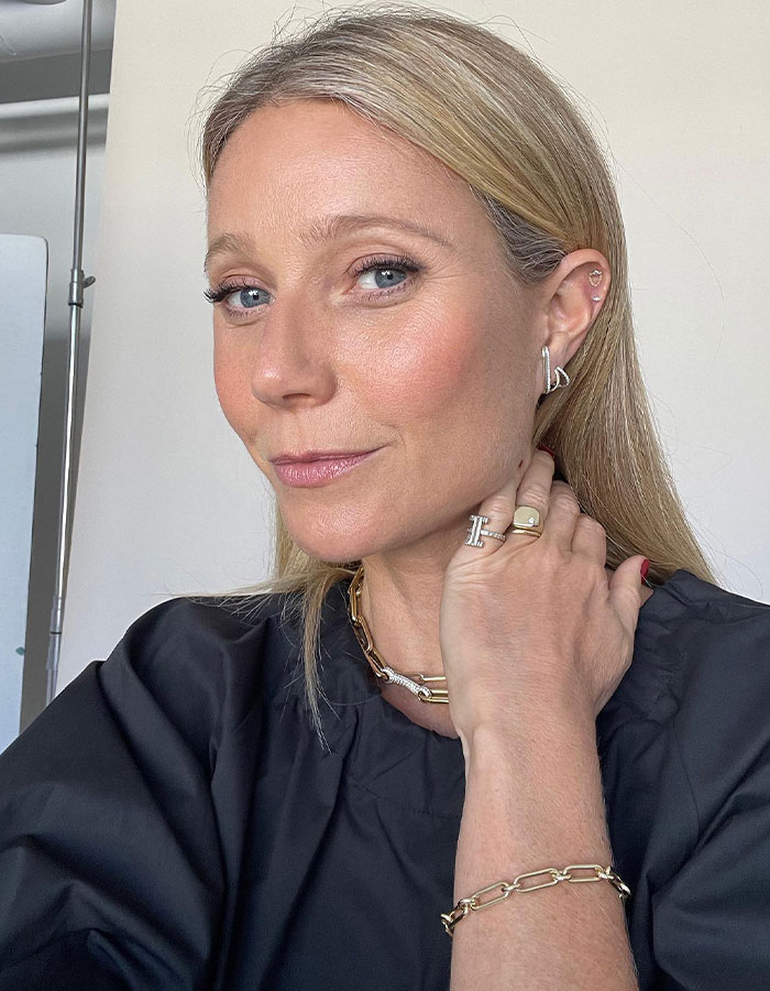 Gwyneth Paltrow Stuns At Her 52nd Birthday Dinner Party In Paris: “No One Else Can Compete”