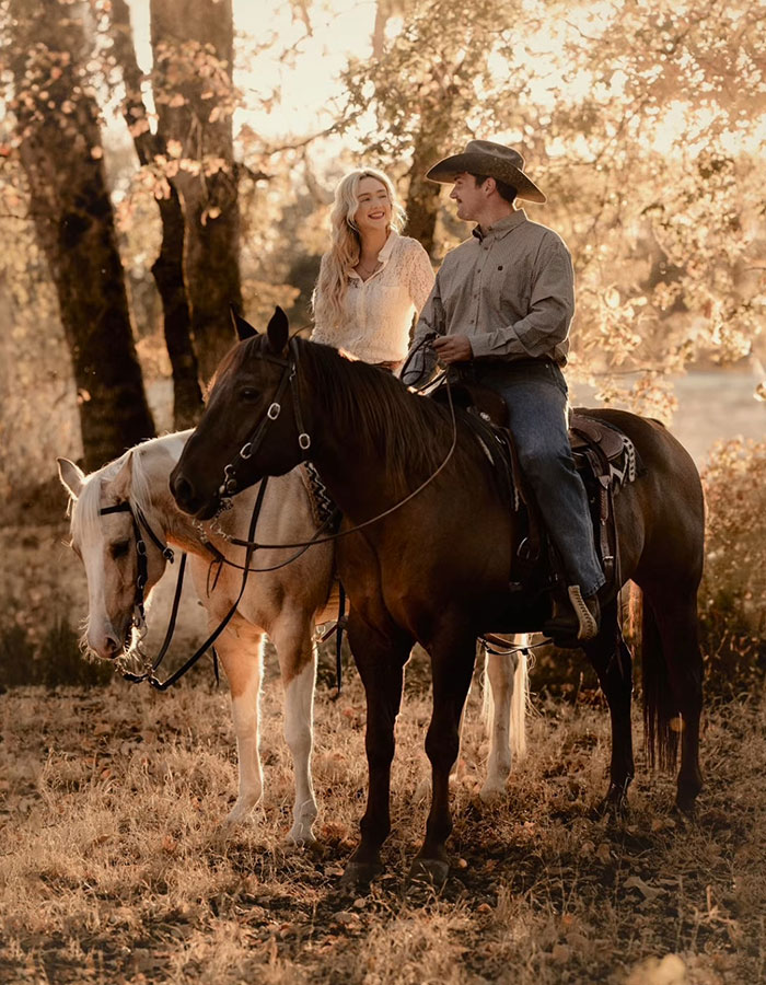 A Man Drove Four Hours To Meet A Girl For A Blind Date Photoshoot In Hopes Of A “Fairy Tale Ending”