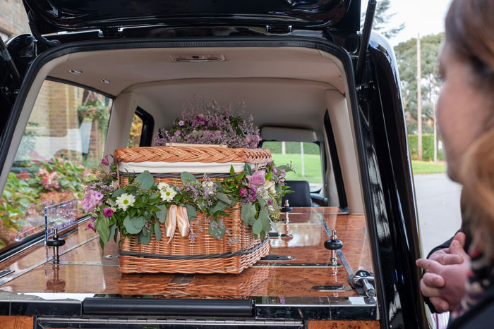 Oblivious Driver Asks If You Can Overtake Hearse, Sparks An Intense Debate Online