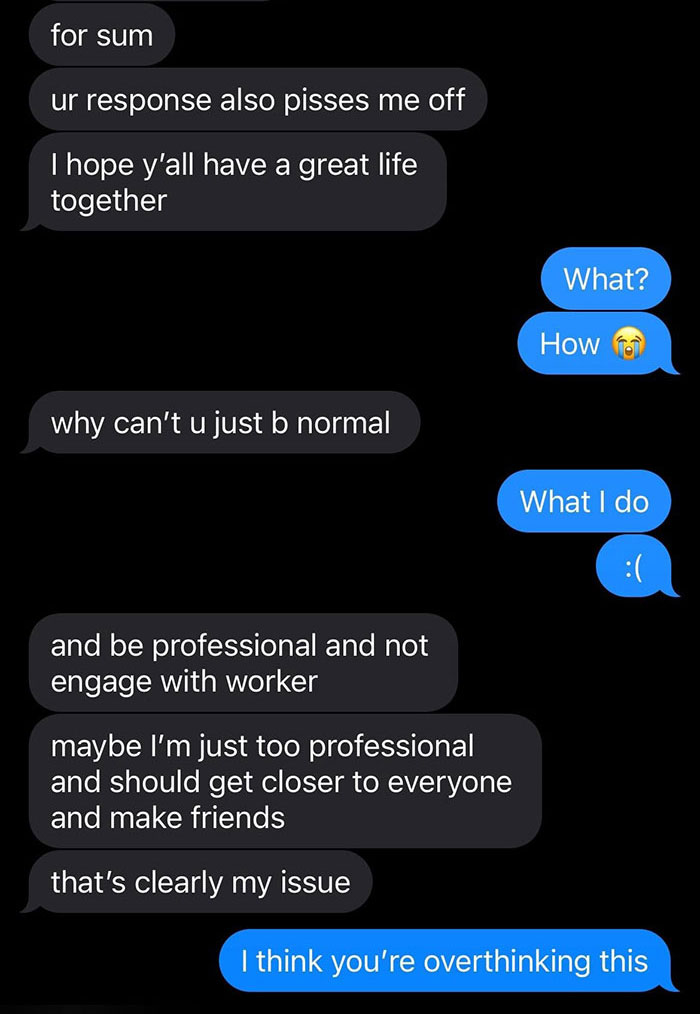 Guy Shares Texts From His Insecure GF After She Saw Texts From His Manager, Folks Are Horrified