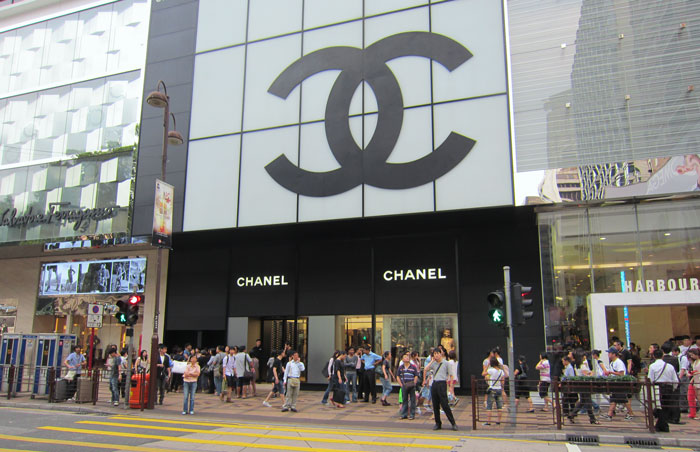 Woman Suspects Her BF Gifted Her A Fake Chanel Bag, Turns Out It’s True And He Did It Purposefully