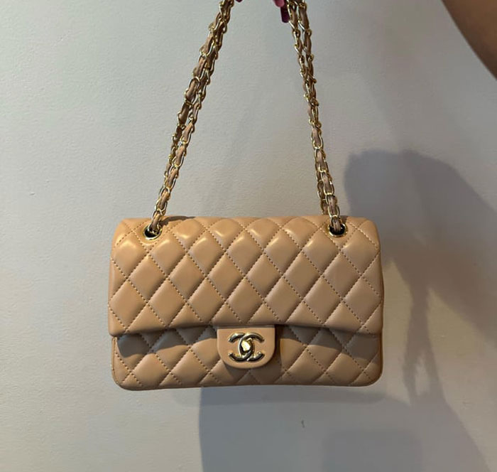 Woman Suspects Her BF Gifted Her A Fake Chanel Bag, Turns Out It’s True And He Did It Purposefully