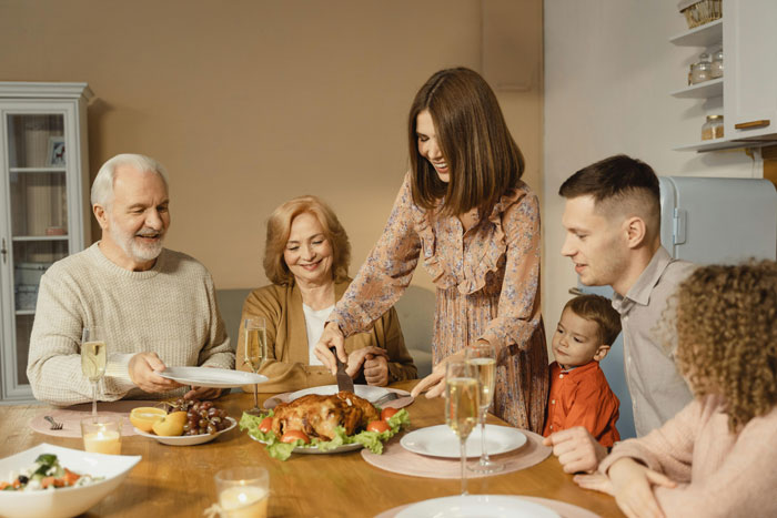 Man Ruins The Food His Wife Spent 3.5 Hours Making, Then Cancels Dinner To Her Utter Dislike