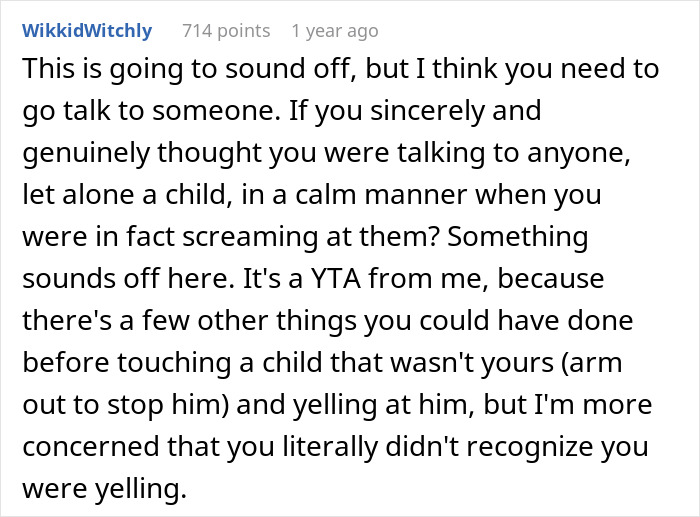 Kid Keeps Running And Screaming In A Restaurant, 21YO Tells Him To Stop, Mom Is Livid