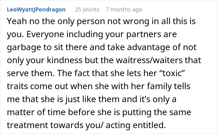 Comment criticizing fiancée’s family's tipping habits and behavior towards servers.