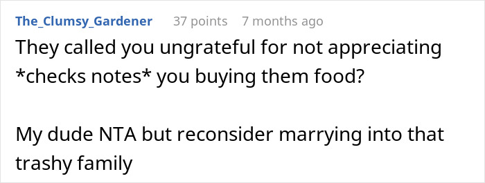 Reddit comment criticizing a man's fiancée's family for poor tipping habits.