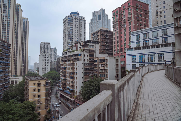 Man Shares What Daily Commute In Chongqing Looks Like, People Are Shocked And Horrified