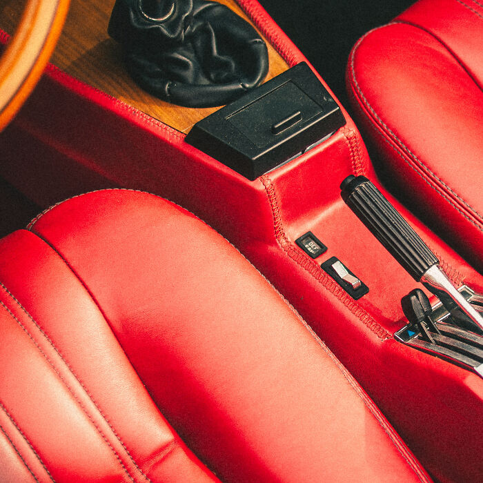 I Went To A Vintage Car Show And Captured Some Details (14 Pics)