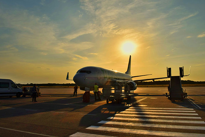 Rude Kid On Flight Won’t Stop Kicking Teen’s Seat, Dad Teaches His Parents A Lesson