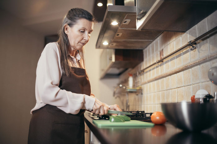 Family Drama Erupts As MIL Doesn't Serve Anything Vegan DIL Can Eat For Dinner, Spouses Leave