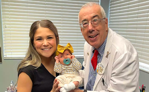 Doctor Delivers A Girl, 29 Years Later He Helps Her Give Birth To Her Own Baby And Goes Viral