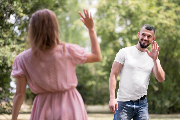 Married Lady Feels Uncomfortable With Dog-Walking Friend, Worries He Misunderstood Her Friendliness