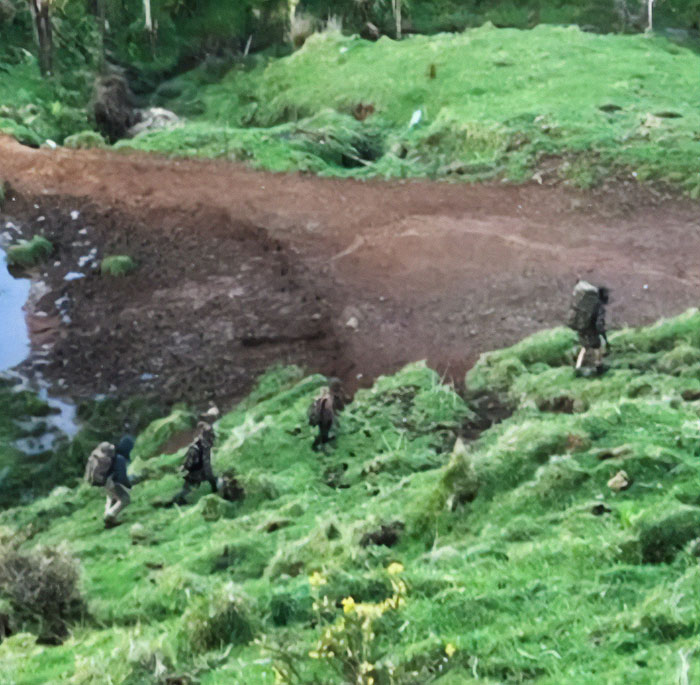 Fugitive Father And His Three Children Who Vanished 3 Years Ago Spotted Hiking In Chilling Video