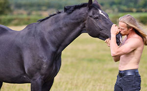 Irish Farmer Calendar For 2025 Is Finally Out, And It Features Ireland's Most Charming Farmers (12 Pics)