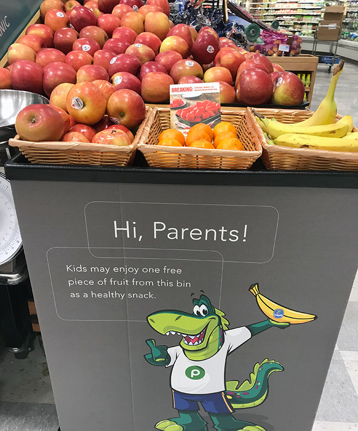 The Publix In My Hometown Gives Out Fruit To Kids For Free