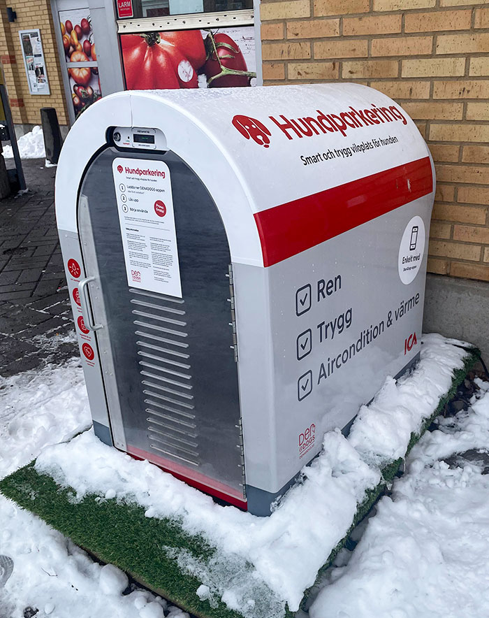 Aparcamiento climatizado para perros mientras realizan sus compras