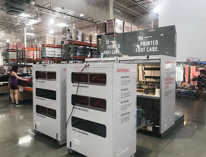 This Machine In Costco 3D Prints Insoles For Your Shoes In The Shape Of Your Foot