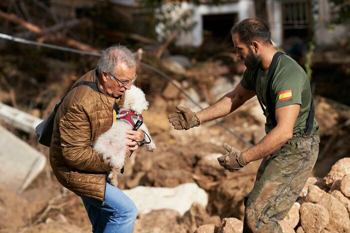 Brave Woman Holds On To Her Dog In Neck-Deep Floodwater As They Wait For Rescue Helicopter