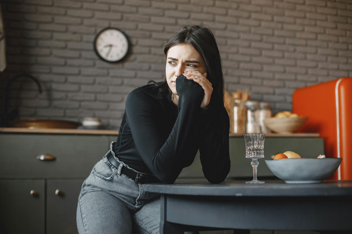 Fiancée Overhears Man's Locker Room Talk About Avoiding Marriage, She Ends Their 4-Year Engagement 