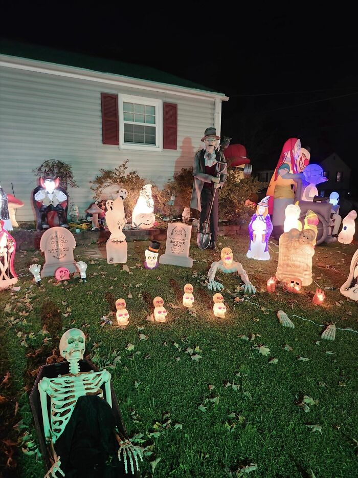 Halloween-Graveyards-Displays-Pics