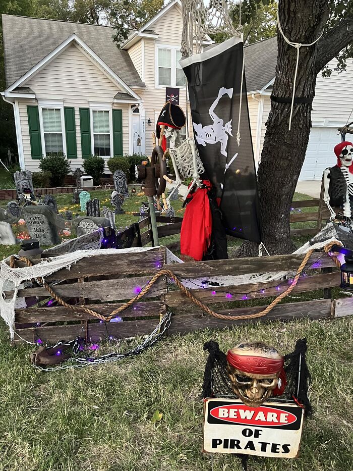 Halloween-Graveyards-Displays-Pics