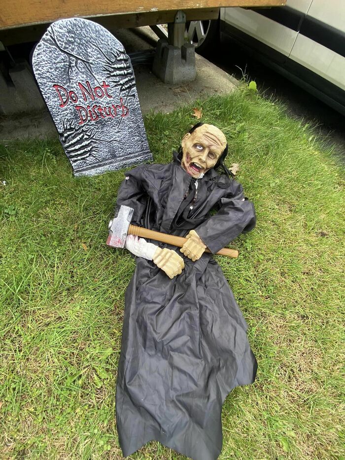 Halloween-Graveyards-Displays-Pics