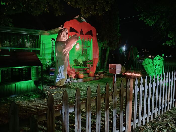 Halloween-Graveyards-Displays-Pics