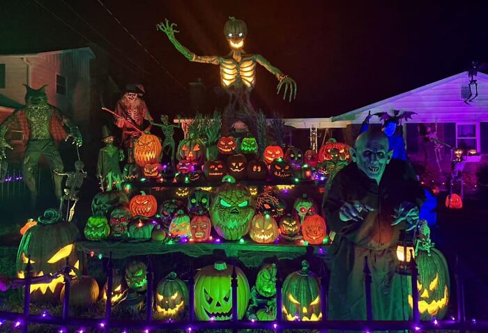 Halloween-Graveyards-Displays-Pics