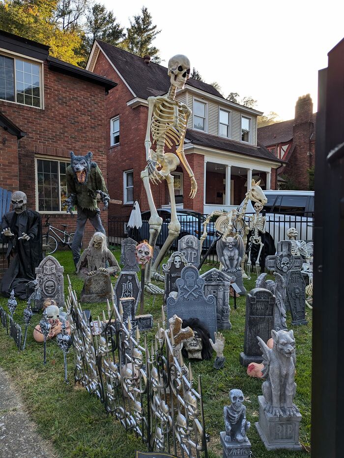 Halloween-Graveyards-Displays-Pics