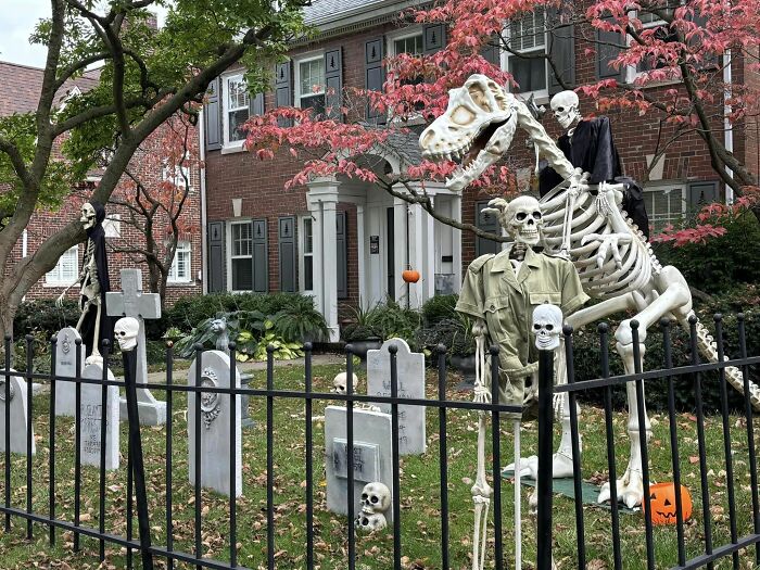 Halloween-Graveyards-Displays-Pics