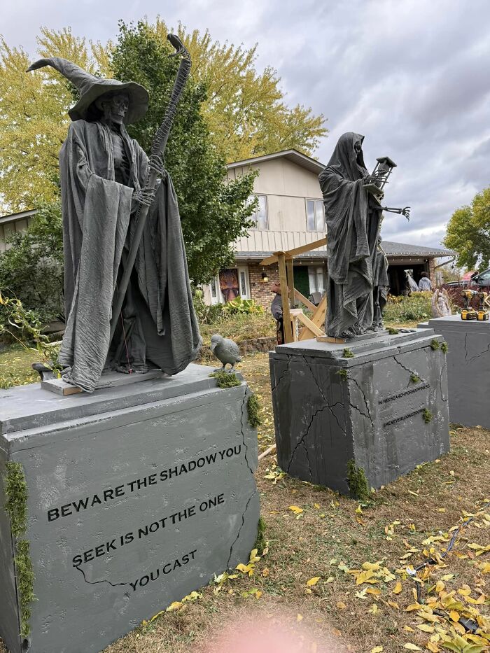 Halloween-Graveyards-Displays-Pics