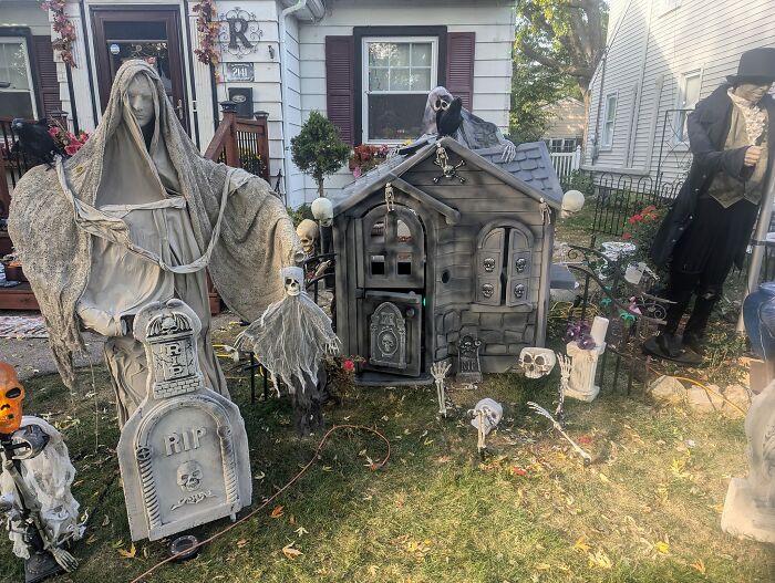 Halloween-Graveyards-Displays-Pics