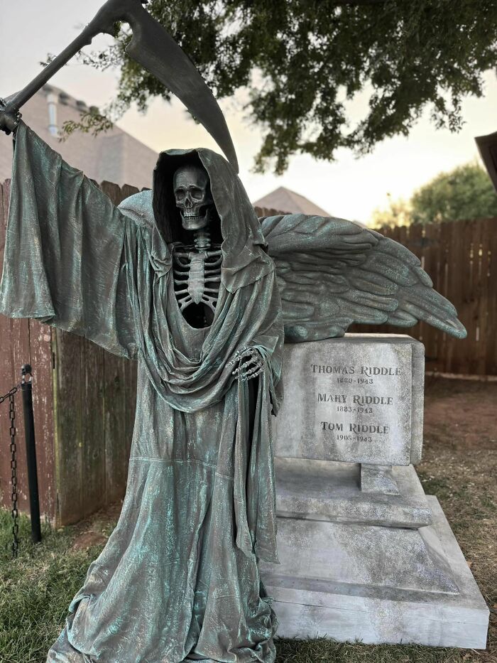 Halloween-Graveyards-Displays-Pics