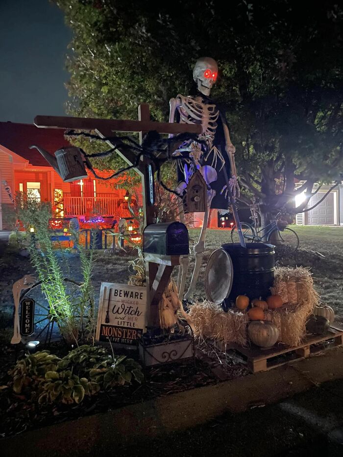 Halloween-Graveyards-Displays-Pics