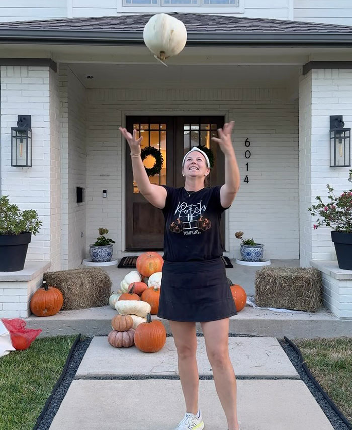 Mother Who Charges Over $1,000 For Halloween Pumpkin Displays Sparks Anger: "Ridiculous"