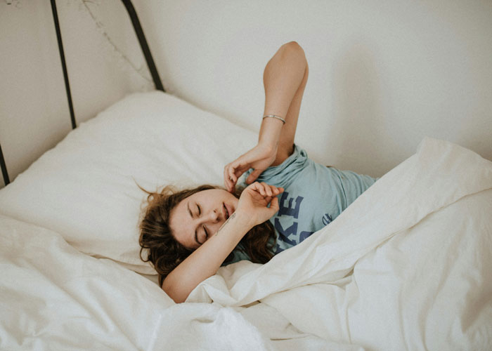 Man Wakes Up Wife As He Can't Find His Protein Bars, She Decides She's Had Enough