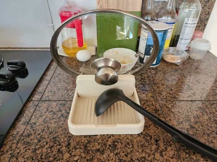  This Spoon Rest Has A Dedicated Spot For Your Lid, So You Can Focus On Cooking (And Not On Preventing A Kitchen Avalanche)