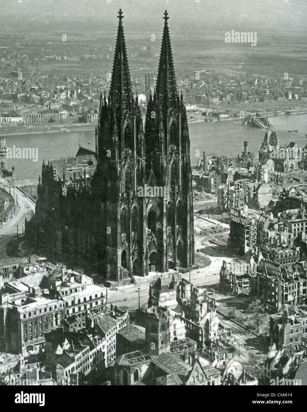 koln-deutschland-1945-zeigen-die-dom-struktur-noch-intakt-nach-alliierten-bombenangriffe-cxa614-671d0eb8f3d67.jpg