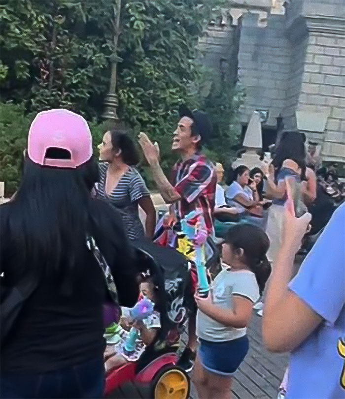 Disneyland Guest Furious At Snow White’s Evil Queen For Acting Evil—Gets Reality Check