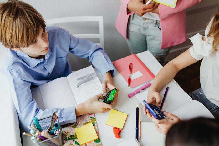 Mom Rebels Against Math Teacher's Rule Allowing Only 1 Bathroom Visit Per Week, Discussion Arises