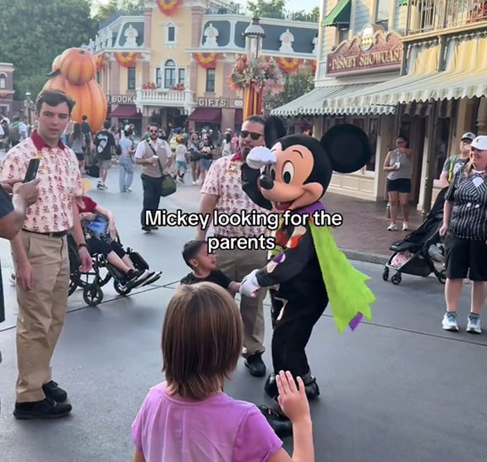 Dad’s Being Neglectful Towards Own Kid At Disneyland, Gets Unexpectedly Called Out By Mickey Mouse